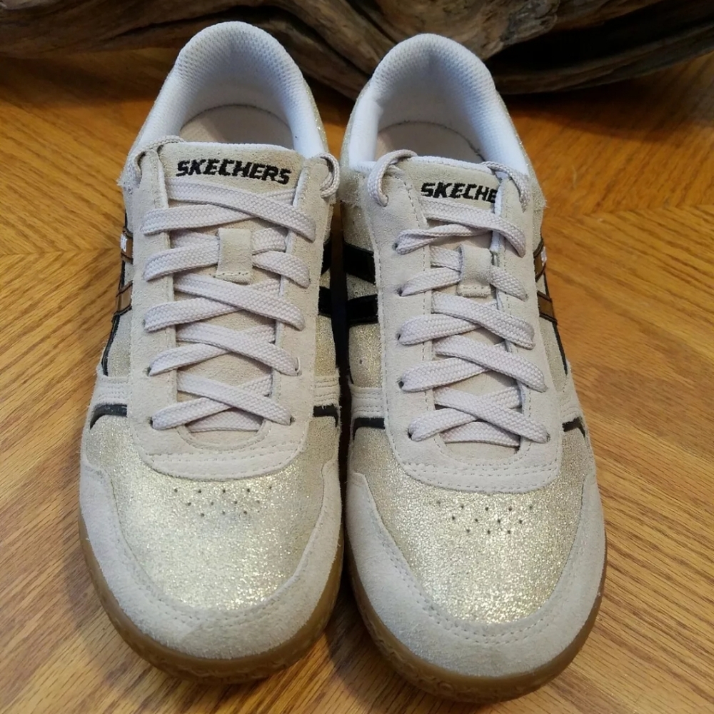 Skechers Womens Athletic Sneakers Sz 8M  SN 21824